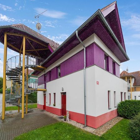 Comfortable Holiday Home In Lipno With Garden リプノ・ナト・ヴルタヴォウ エクステリア 写真