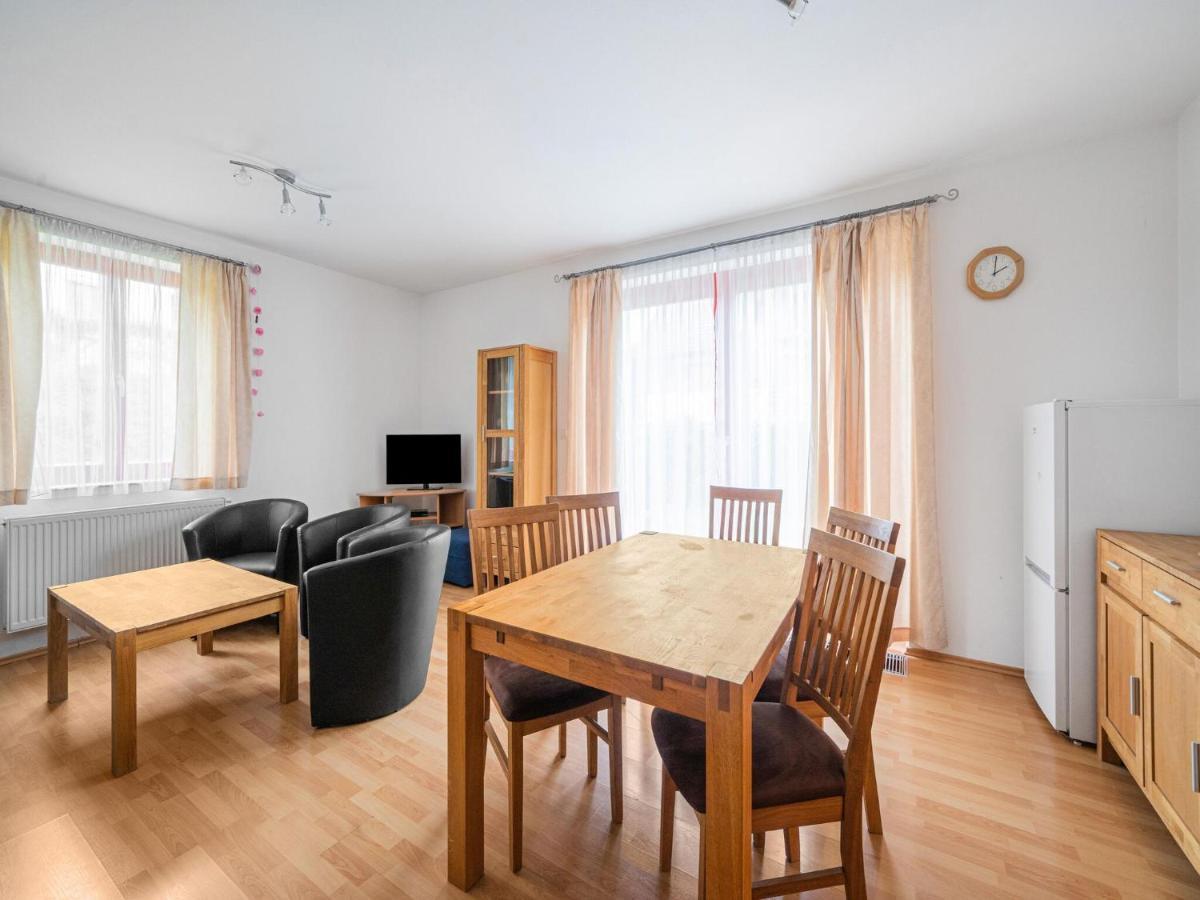 Comfortable Holiday Home In Lipno With Garden リプノ・ナト・ヴルタヴォウ エクステリア 写真