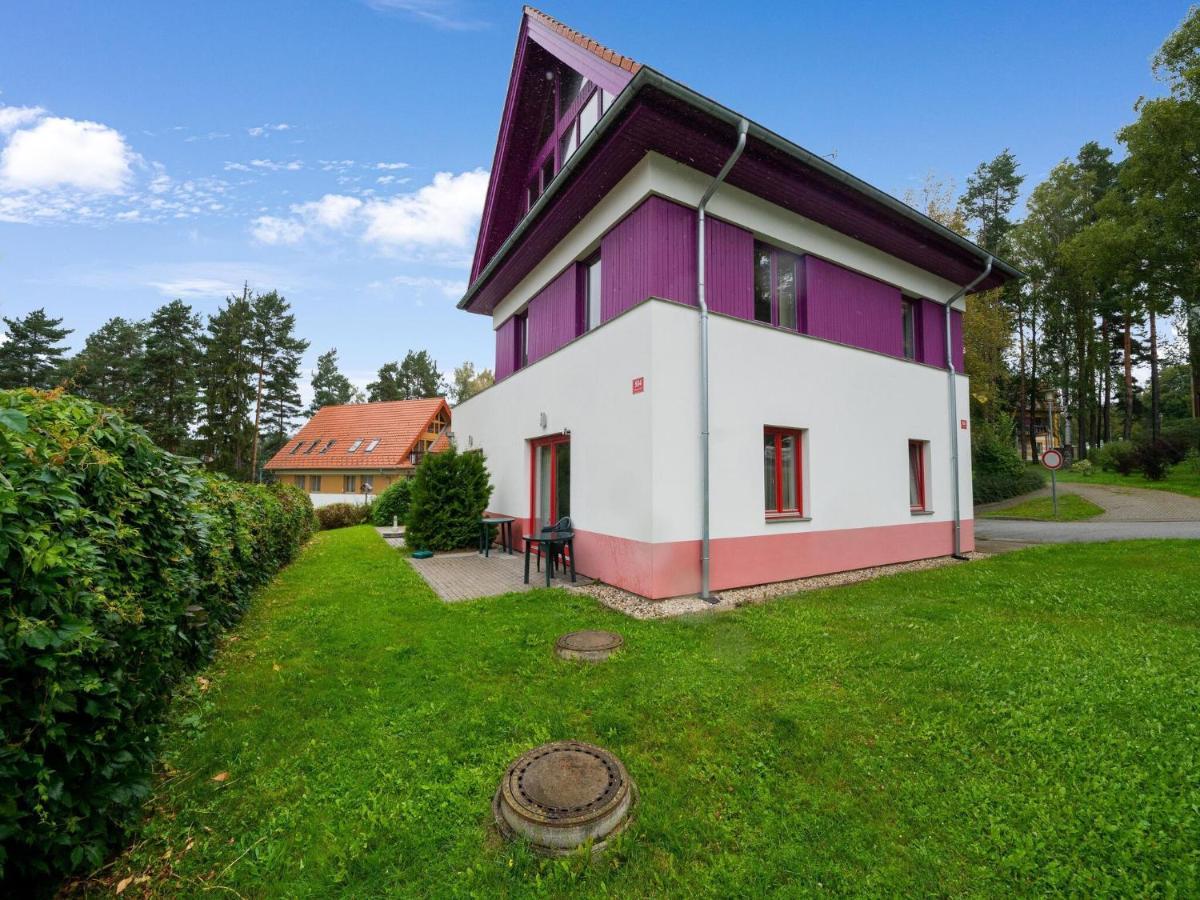 Comfortable Holiday Home In Lipno With Garden リプノ・ナト・ヴルタヴォウ エクステリア 写真