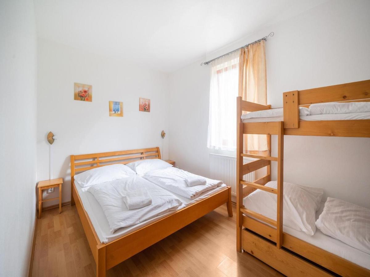 Comfortable Holiday Home In Lipno With Garden リプノ・ナト・ヴルタヴォウ エクステリア 写真