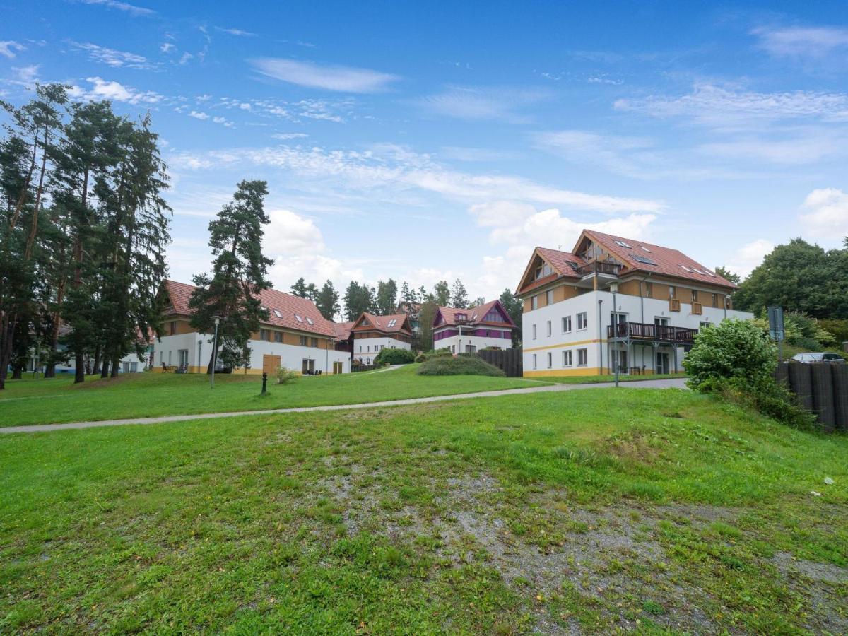 Comfortable Holiday Home In Lipno With Garden リプノ・ナト・ヴルタヴォウ エクステリア 写真