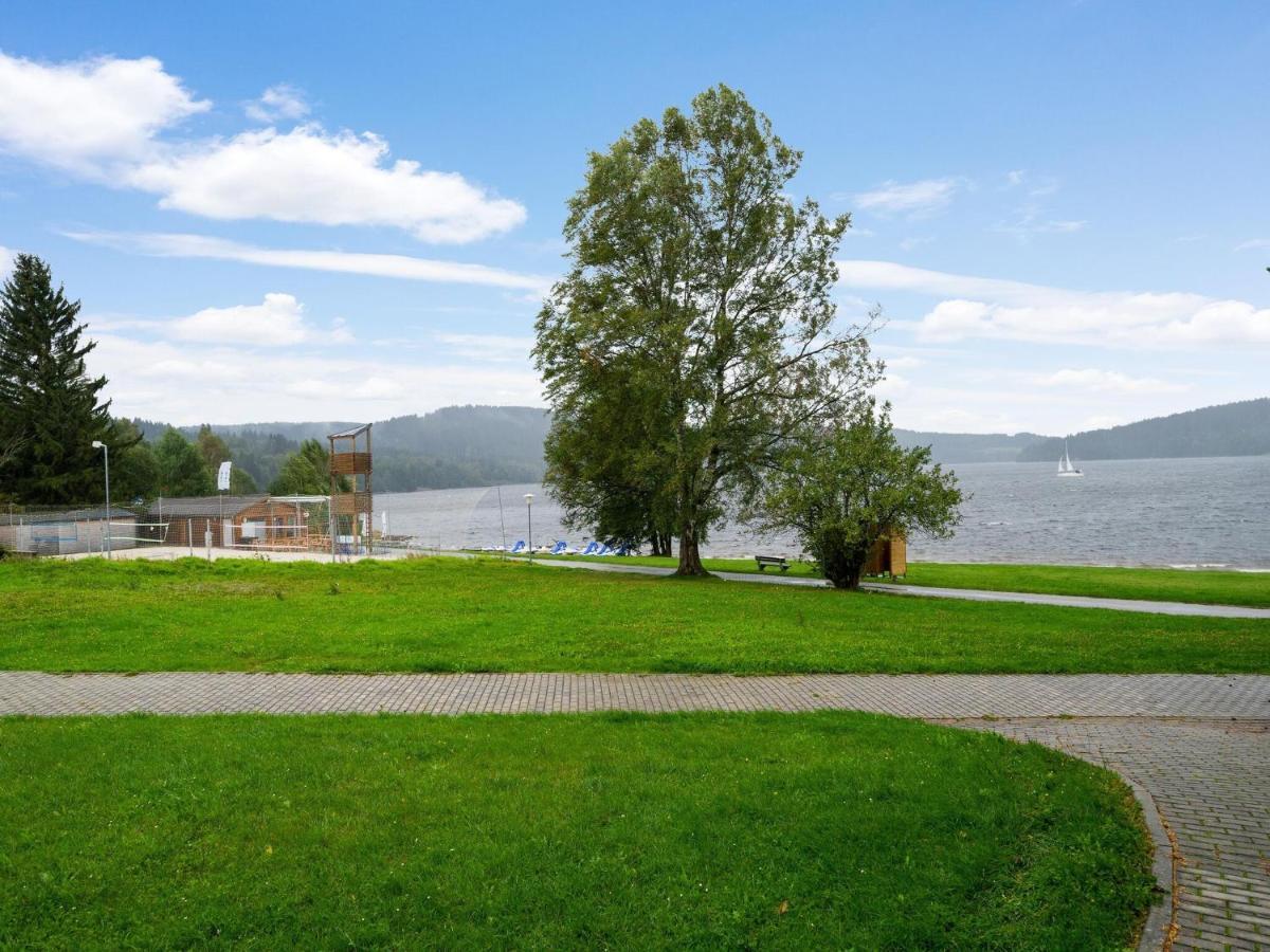 Comfortable Holiday Home In Lipno With Garden リプノ・ナト・ヴルタヴォウ エクステリア 写真