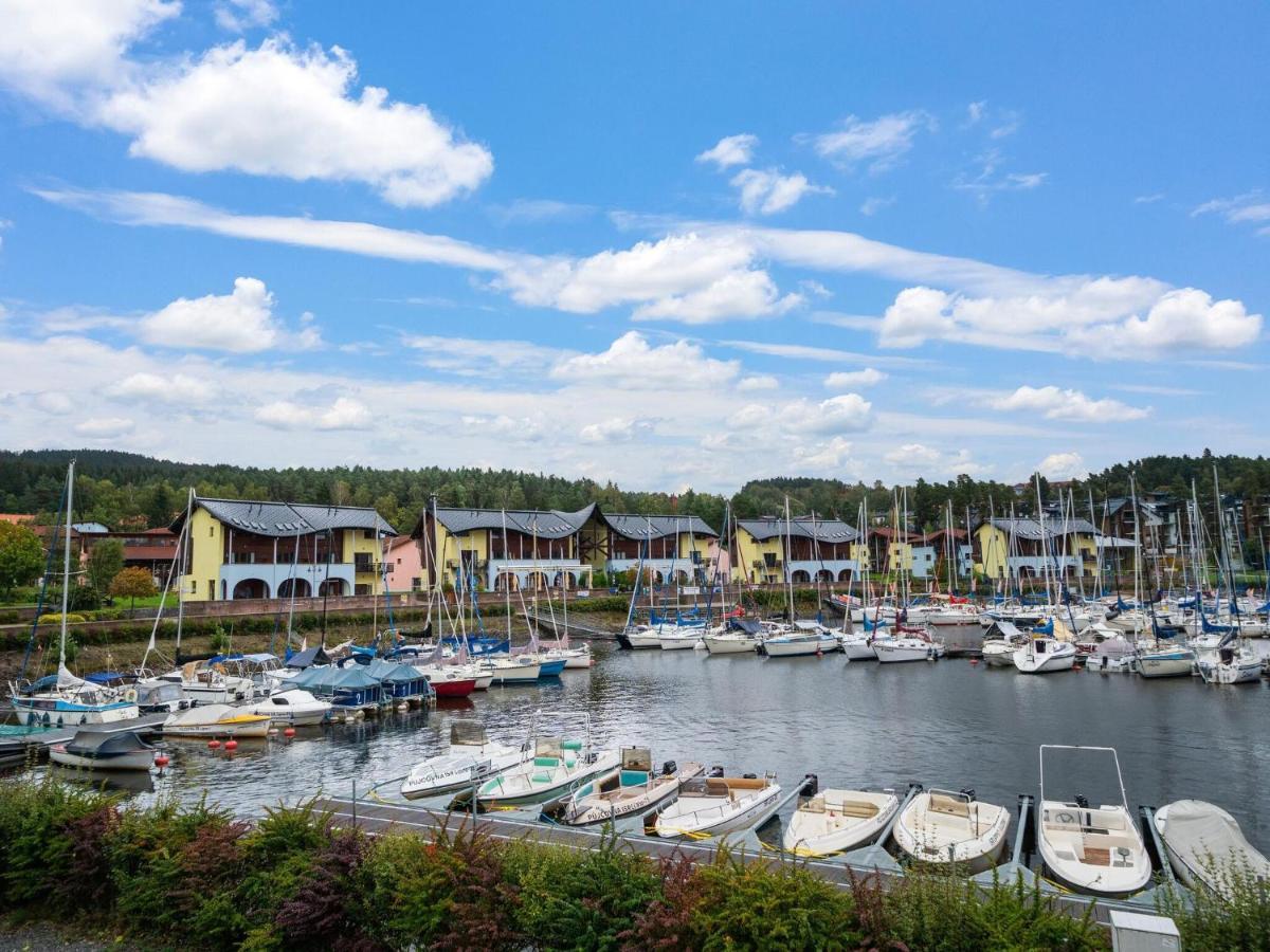 Comfortable Holiday Home In Lipno With Garden リプノ・ナト・ヴルタヴォウ エクステリア 写真